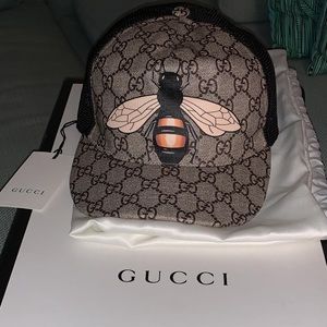 Gucci Bee Print Hat (BRAND NEW)